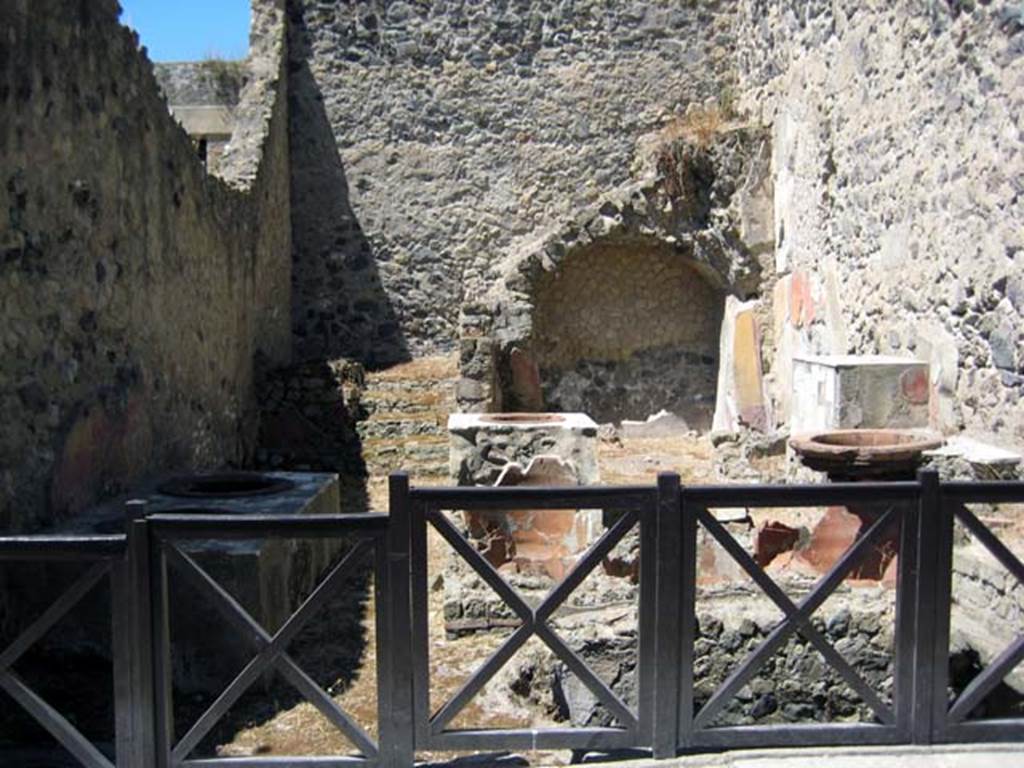 VI.19, Herculaneum, June 2011. Looking south towards entrance doorway. Photo courtesy of Sera Baker.